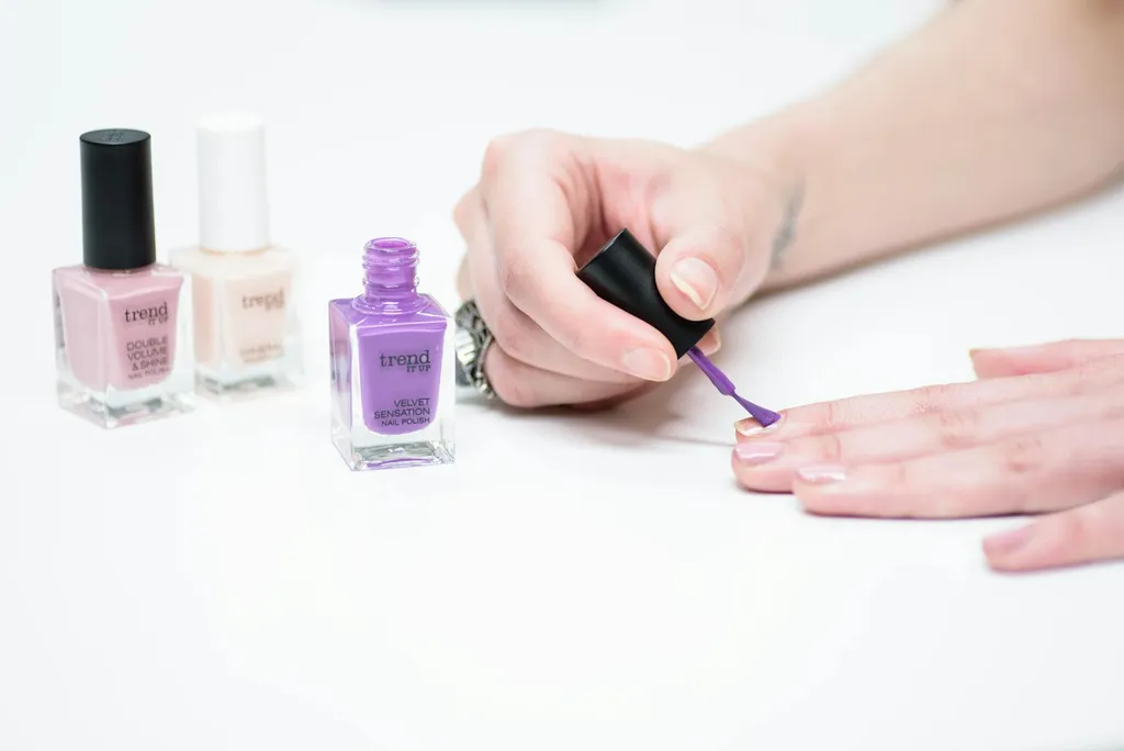 dissolvant-pour-vernis-a-ongles